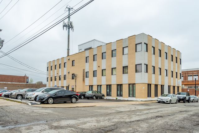 6650 N Northwest Highway, Chicago, IL 60631