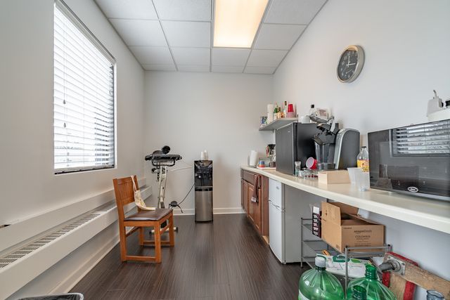 6650 N Northwest Highway, Chicago, IL 60631