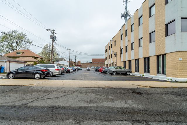 6650 N Northwest Highway, Chicago, IL 60631
