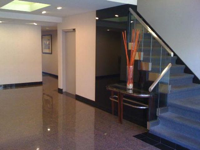6650 N Northwest Highway, Chicago, IL 60631