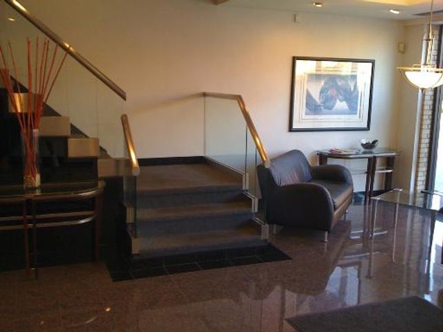 6650 N Northwest Highway, Chicago, IL 60631