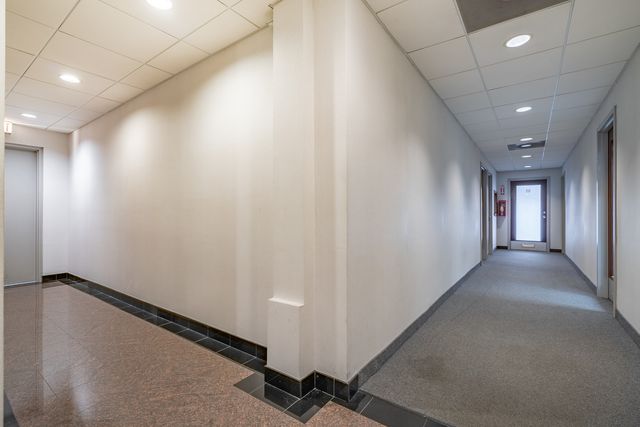 6650 N Northwest Highway, Chicago, IL 60631