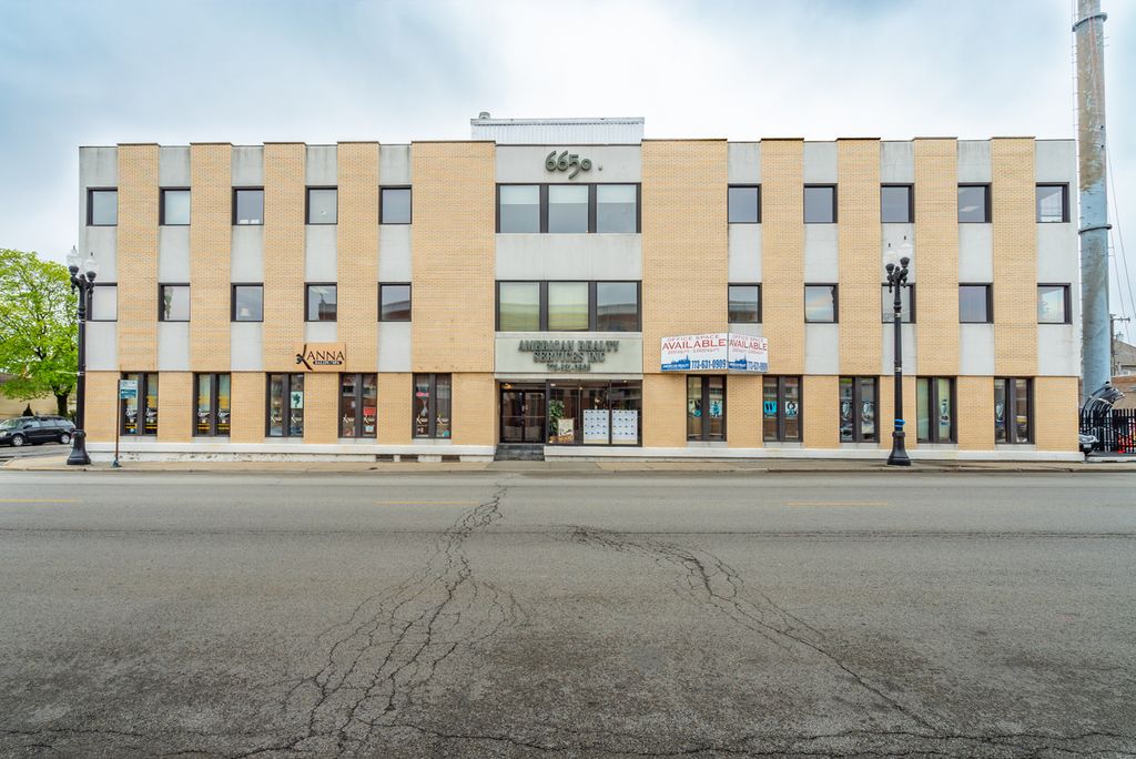 6650 N Northwest Highway, Chicago, IL 60631