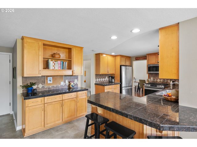 13270 PRINCETON Ct, Lake Oswego, OR 97035