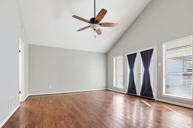 12107 Moorcreek Drive, Houston, TX 77070