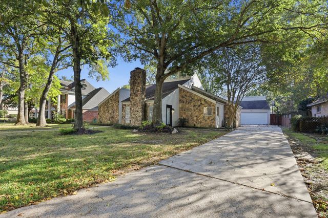 12107 Moorcreek Drive, Houston, TX 77070