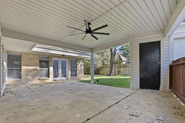 12107 Moorcreek Drive, Houston, TX 77070