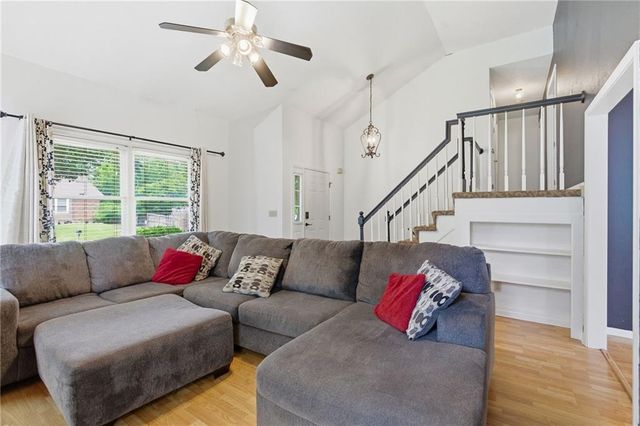 521 Airway Lane, Belton, MO 64012