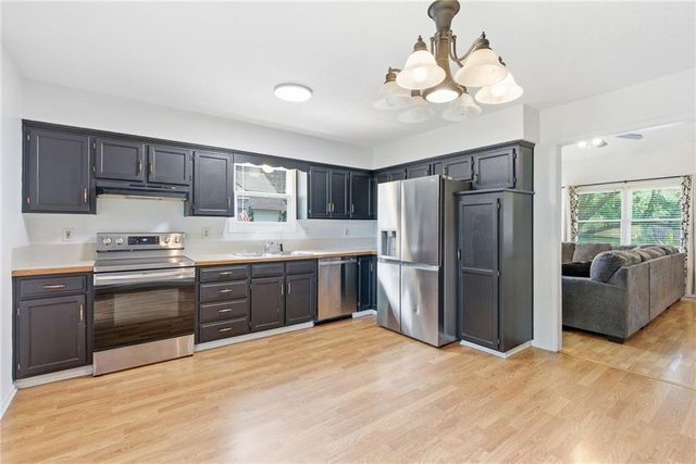 521 Airway Lane, Belton, MO 64012