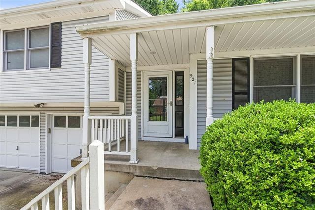 521 Airway Lane, Belton, MO 64012