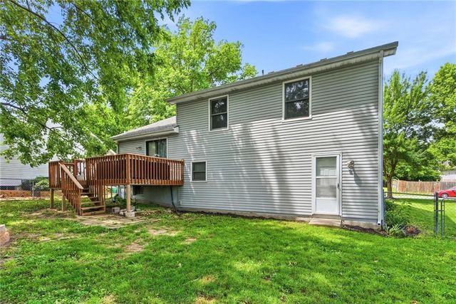 521 Airway Lane, Belton, MO 64012