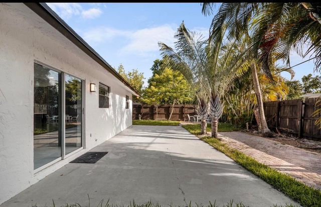 1661 NW 1st Avenue, Pompano Beach, FL 33060