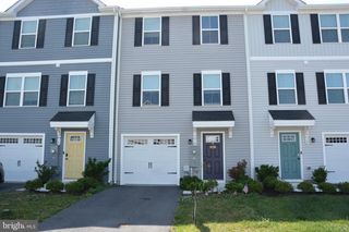 14 TADPOLE LANDING RD, Inwood, WV 25428