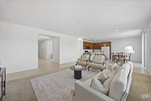 15530 Montalone Place, Bakersfield, CA 93314