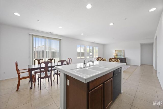 15530 Montalone Place, Bakersfield, CA 93314