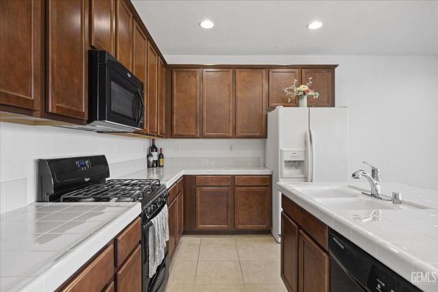 15530 Montalone Place, Bakersfield, CA 93314