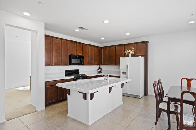 15530 Montalone Place, Bakersfield, CA 93314
