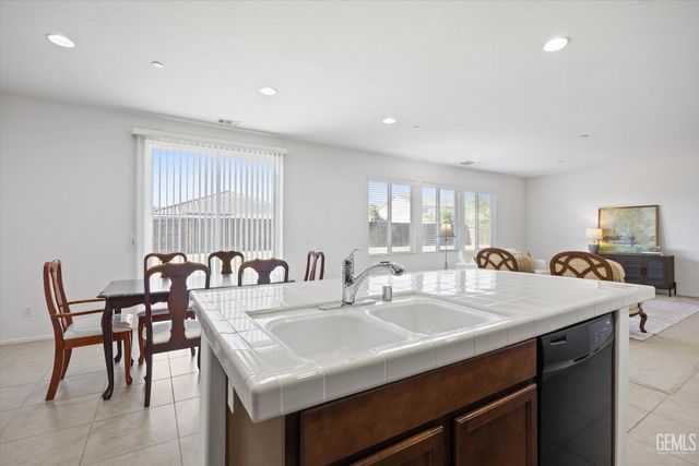 15530 Montalone Place, Bakersfield, CA 93314