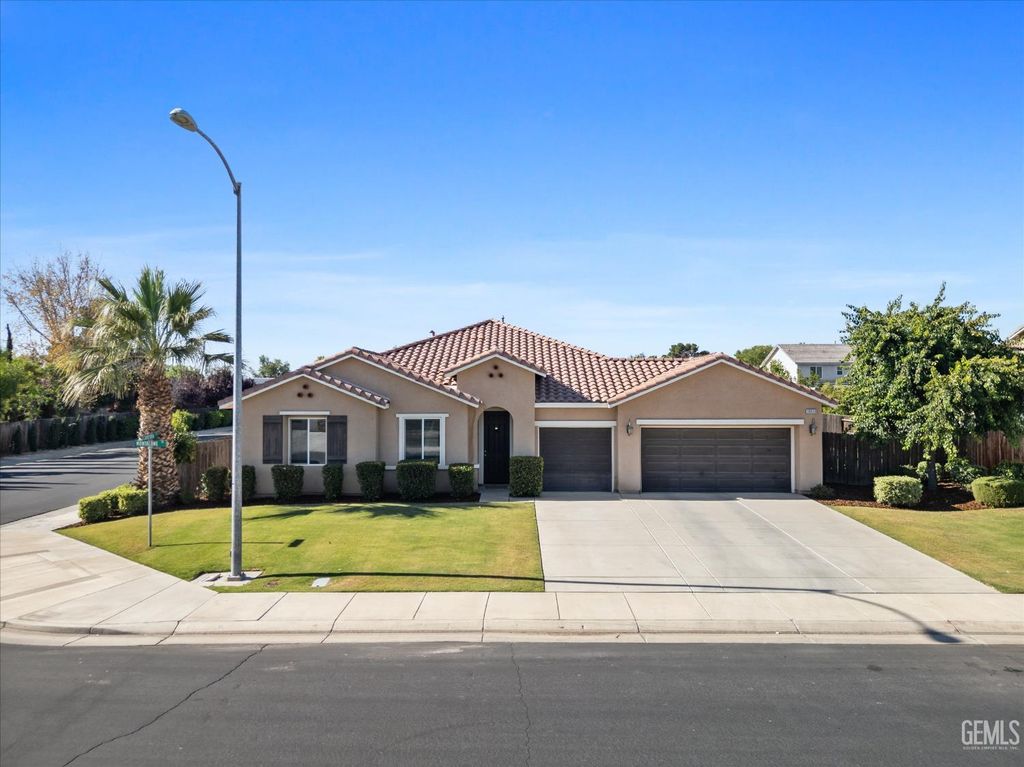 15530 Montalone Place, Bakersfield, CA 93314