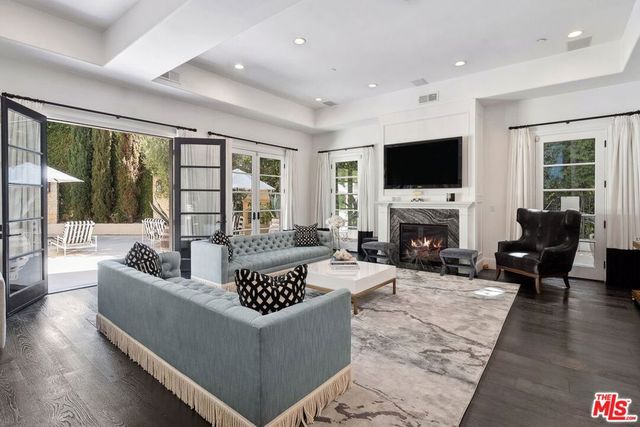 1600 Clear View Drive, Beverly Hills, CA 90210