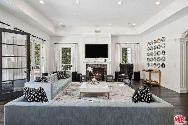 1600 Clear View Drive, Beverly Hills, CA 90210