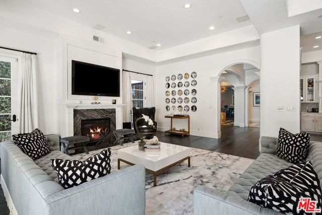 1600 Clear View Drive, Beverly Hills, CA 90210