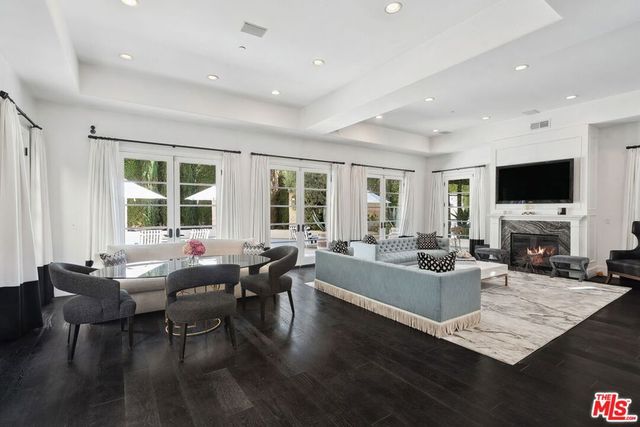 1600 Clear View Drive, Beverly Hills, CA 90210