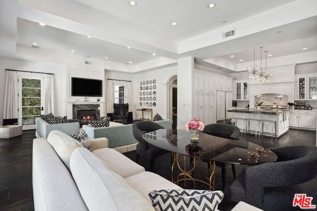 1600 Clear View Drive, Beverly Hills, CA 90210