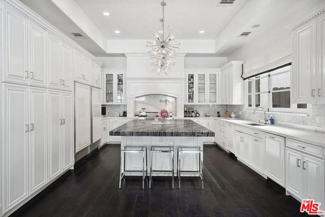 1600 Clear View Drive, Beverly Hills, CA 90210