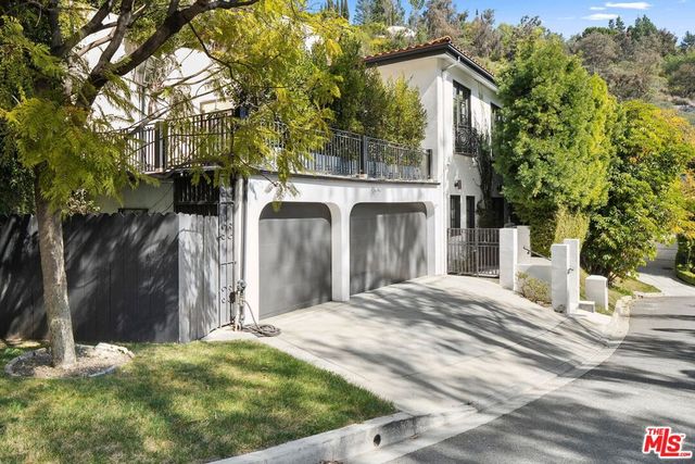 1600 Clear View Drive, Beverly Hills, CA 90210