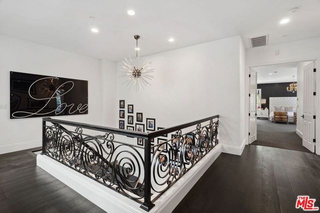 1600 Clear View Drive, Beverly Hills, CA 90210