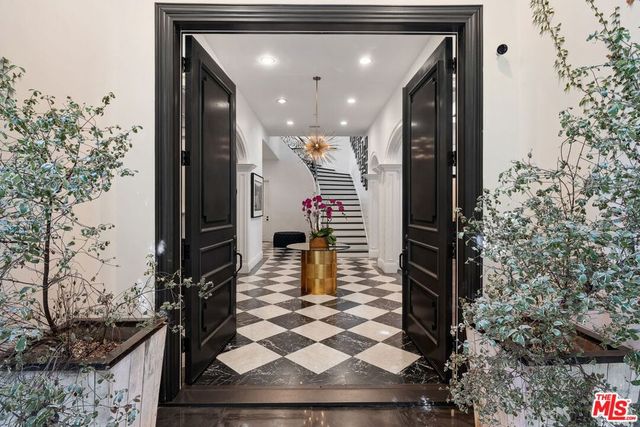 1600 Clear View Drive, Beverly Hills, CA 90210