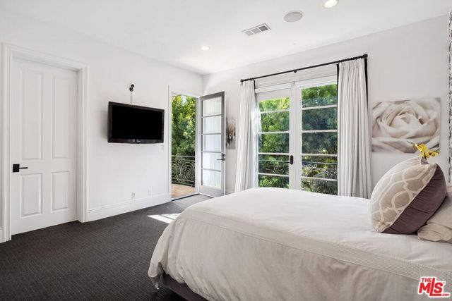 1600 Clear View Drive, Beverly Hills, CA 90210