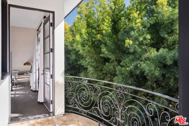 1600 Clear View Drive, Beverly Hills, CA 90210