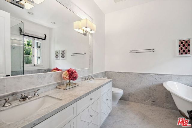 1600 Clear View Drive, Beverly Hills, CA 90210