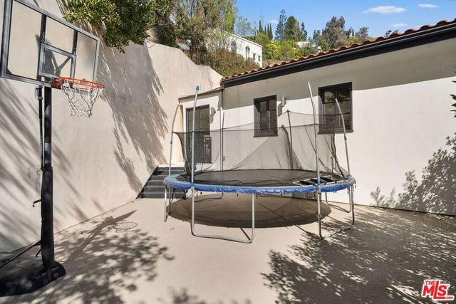 1600 Clear View Drive, Beverly Hills, CA 90210