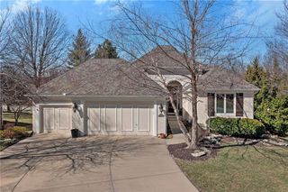 10186 S SHADOW Circle, Olathe, KS 66061