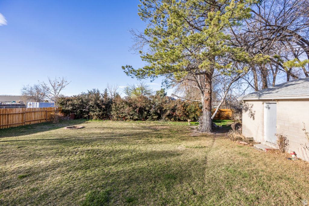 Image 25 of property listing at 6326 W 3500 S, West Valley City, UT 84128