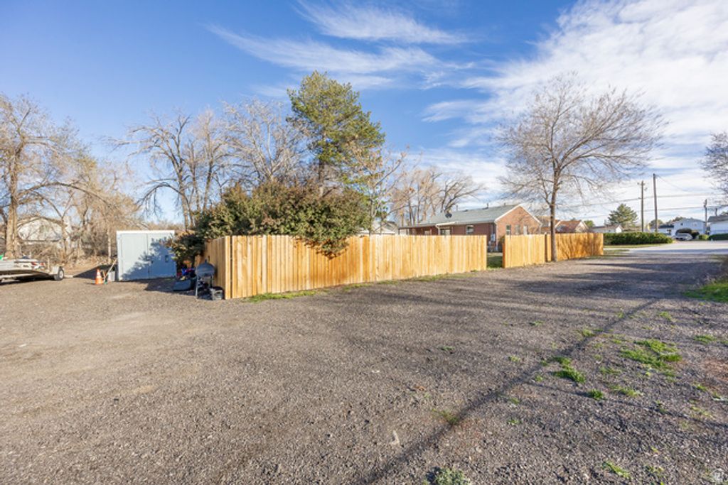 Image 31 of property listing at 6326 W 3500 S, West Valley City, UT 84128