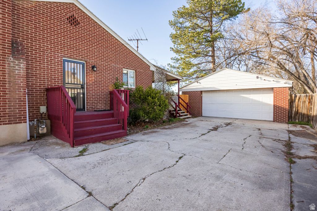 Image 37 of property listing at 6326 W 3500 S, West Valley City, UT 84128