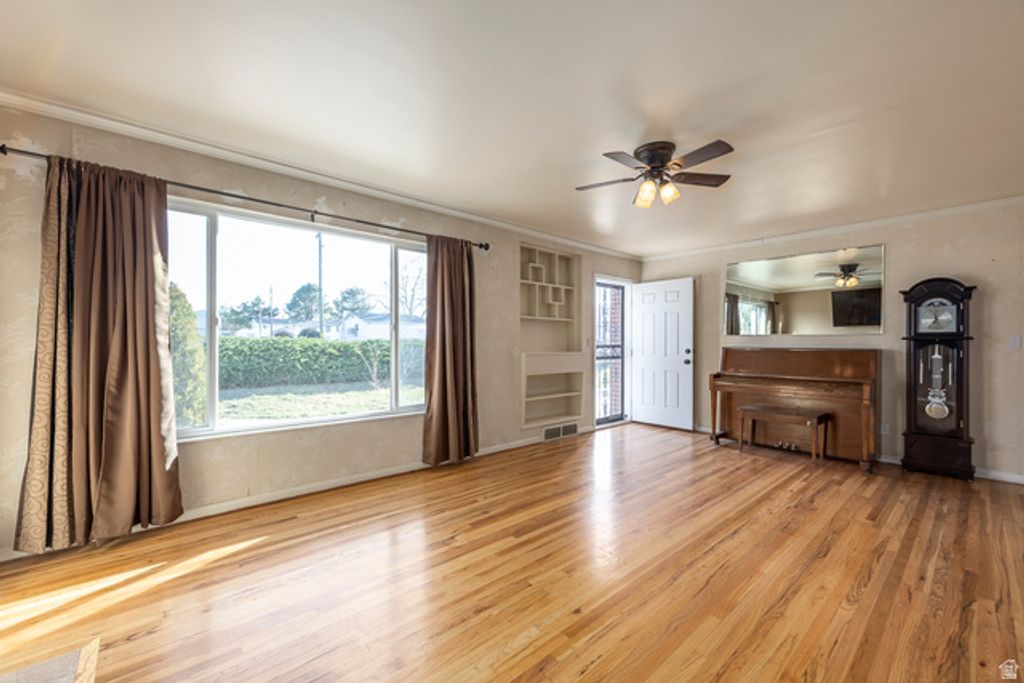 Image 9 of property listing at 6326 W 3500 S, West Valley City, UT 84128