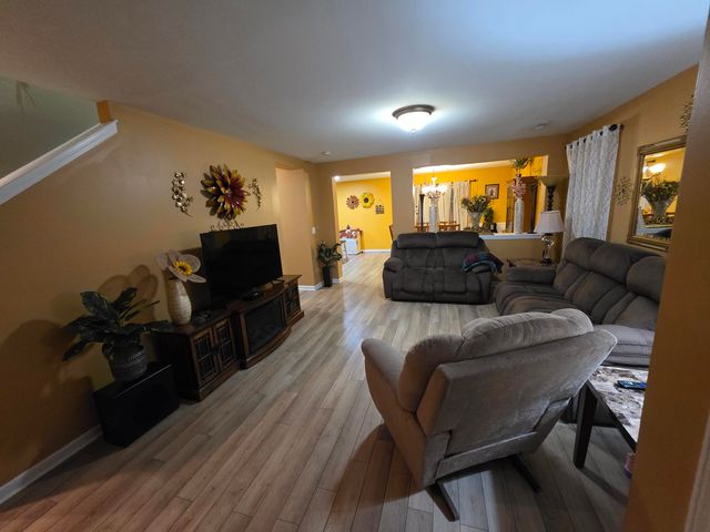 8896 Arbor Glen Drive, North Charleston, SC 29420