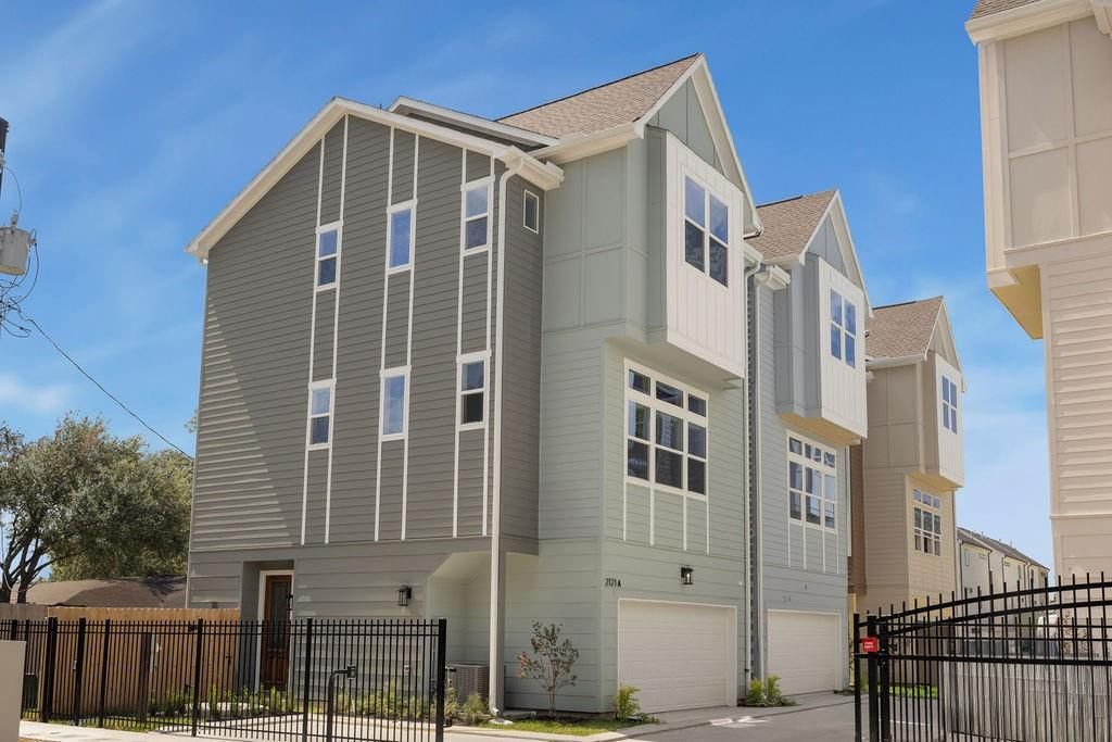2121C Hoskins Drive, Houston, TX 77080