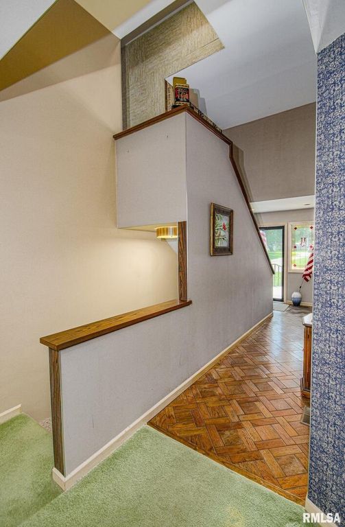 Image 17 of property listing at 102 Lost Hollow Dr Drive, Salem, IL 62881