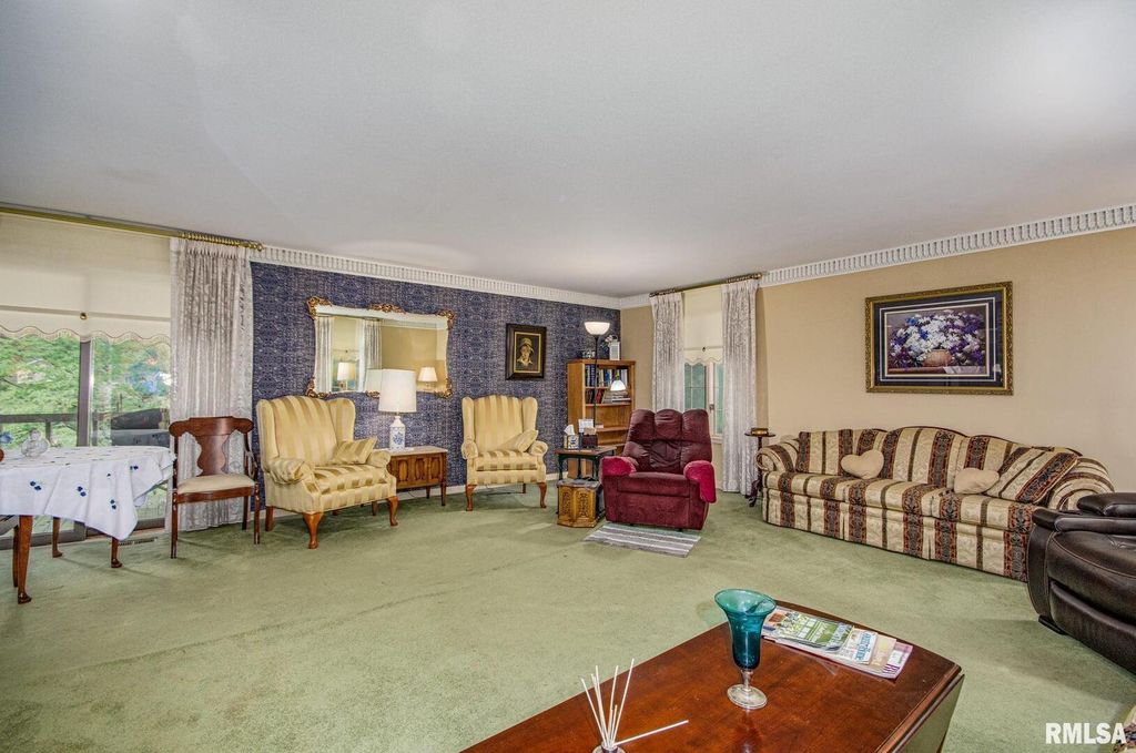 Image 22 of property listing at 102 Lost Hollow Dr Drive, Salem, IL 62881