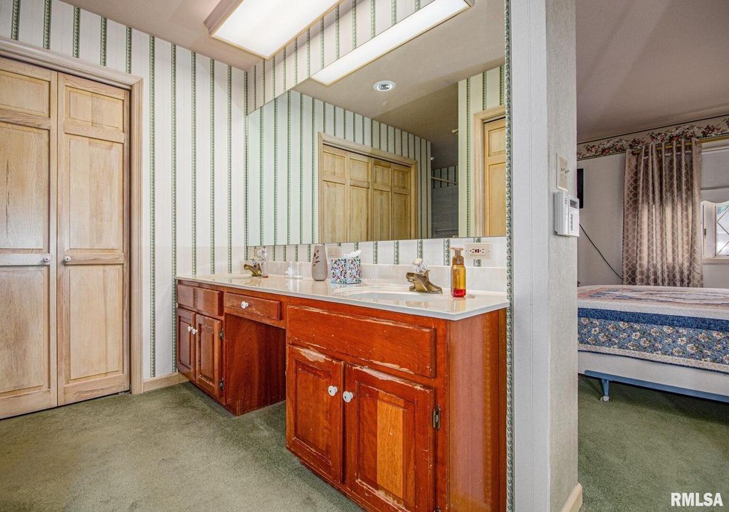 Image 30 of property listing at 102 Lost Hollow Dr Drive, Salem, IL 62881