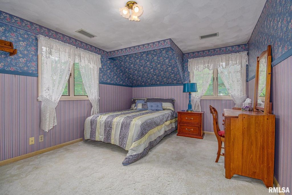 Image 32 of property listing at 102 Lost Hollow Dr Drive, Salem, IL 62881