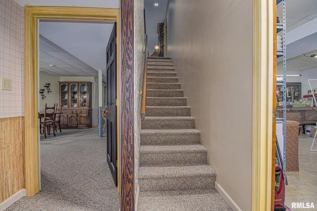 Image 38 of property listing at 102 Lost Hollow Dr Drive, Salem, IL 62881