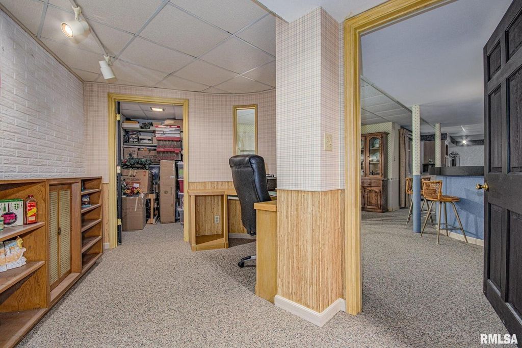 Image 39 of property listing at 102 Lost Hollow Dr Drive, Salem, IL 62881