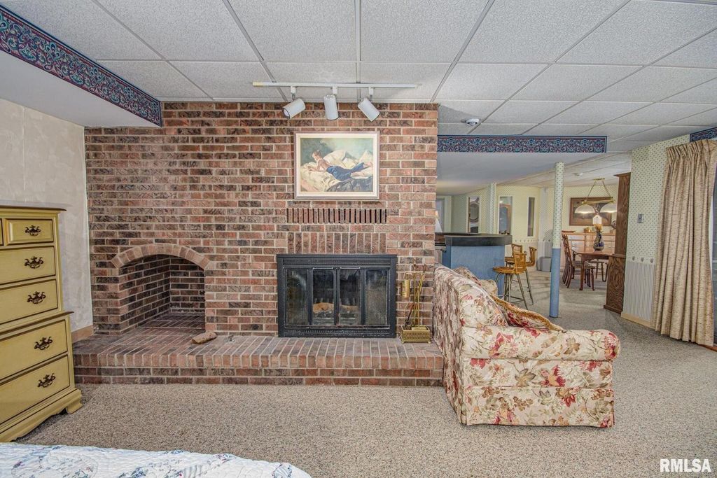 Image 43 of property listing at 102 Lost Hollow Dr Drive, Salem, IL 62881